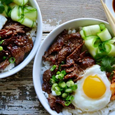 A bowl of easy beef bulgogi with marinated beef, vegetables, and rice.