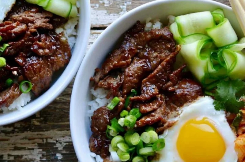 A bowl of easy beef bulgogi with marinated beef, vegetables, and rice.